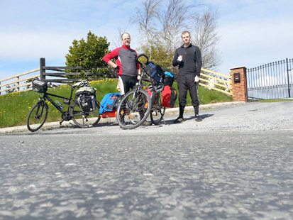 Beide vor einen Einfahrt